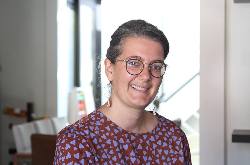 Covid-19: Nathalie Grandjean : « La crise nous permet de voir où sont les invisibles, ces personnes que la société met en état d’invisibilité »